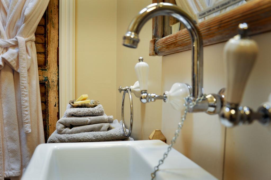 Athelney Cottage Bed And Breakfast Аделаида Экстерьер фото